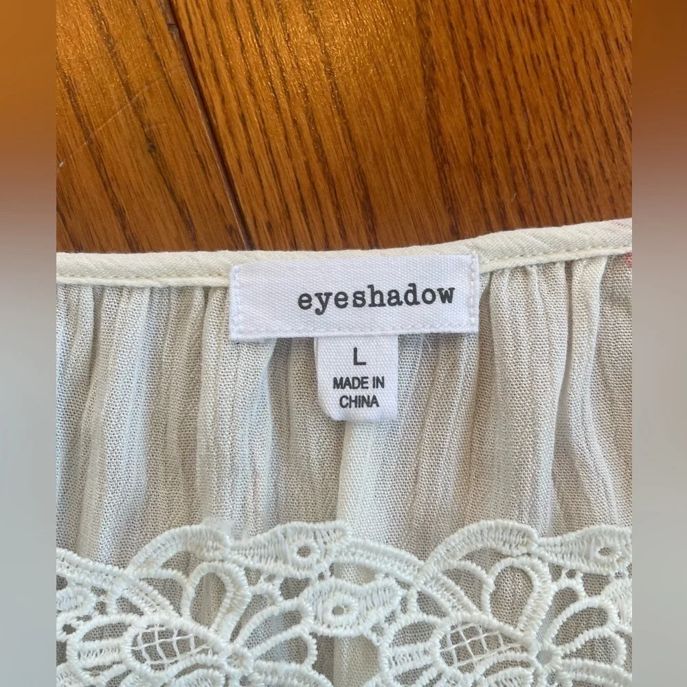🎉2/$10 Eyeshadow Floral Flowy Blouse Large - Picture 4 of 6